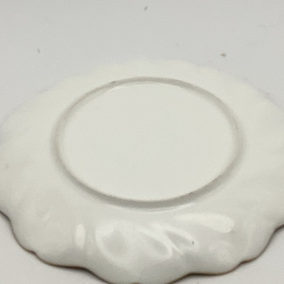 Vintage Fruit Plate and Four Fruit Bowls - Picture 5 of 16